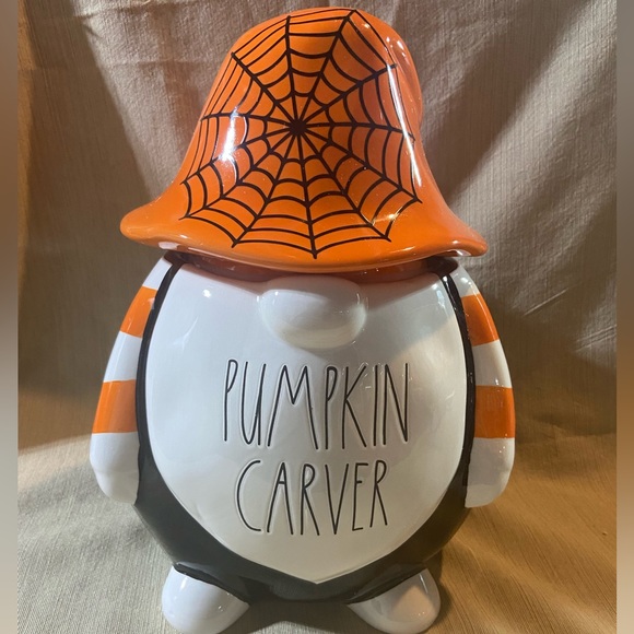 “Pumpkin Carver” gnome canister - Picture 2 of 5